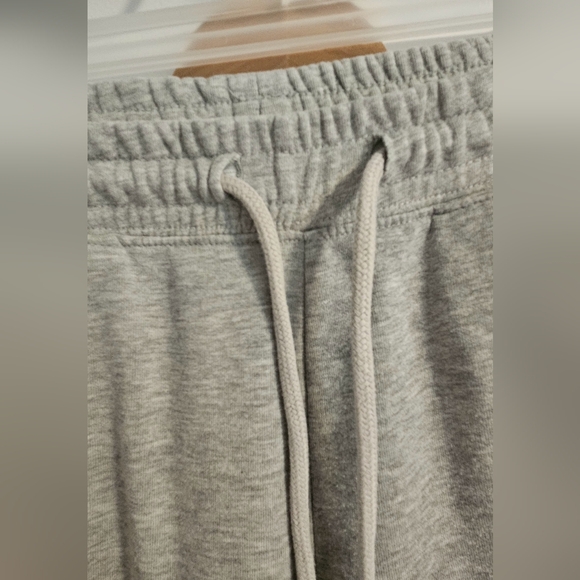 Jogging - Picture 2 of 4